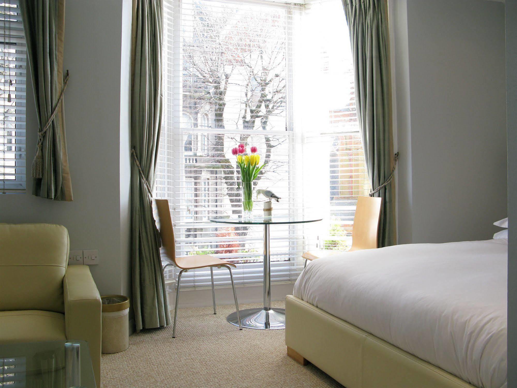 Oyo Lifestyle Hotel Sea Breeze Brighton Exterior foto