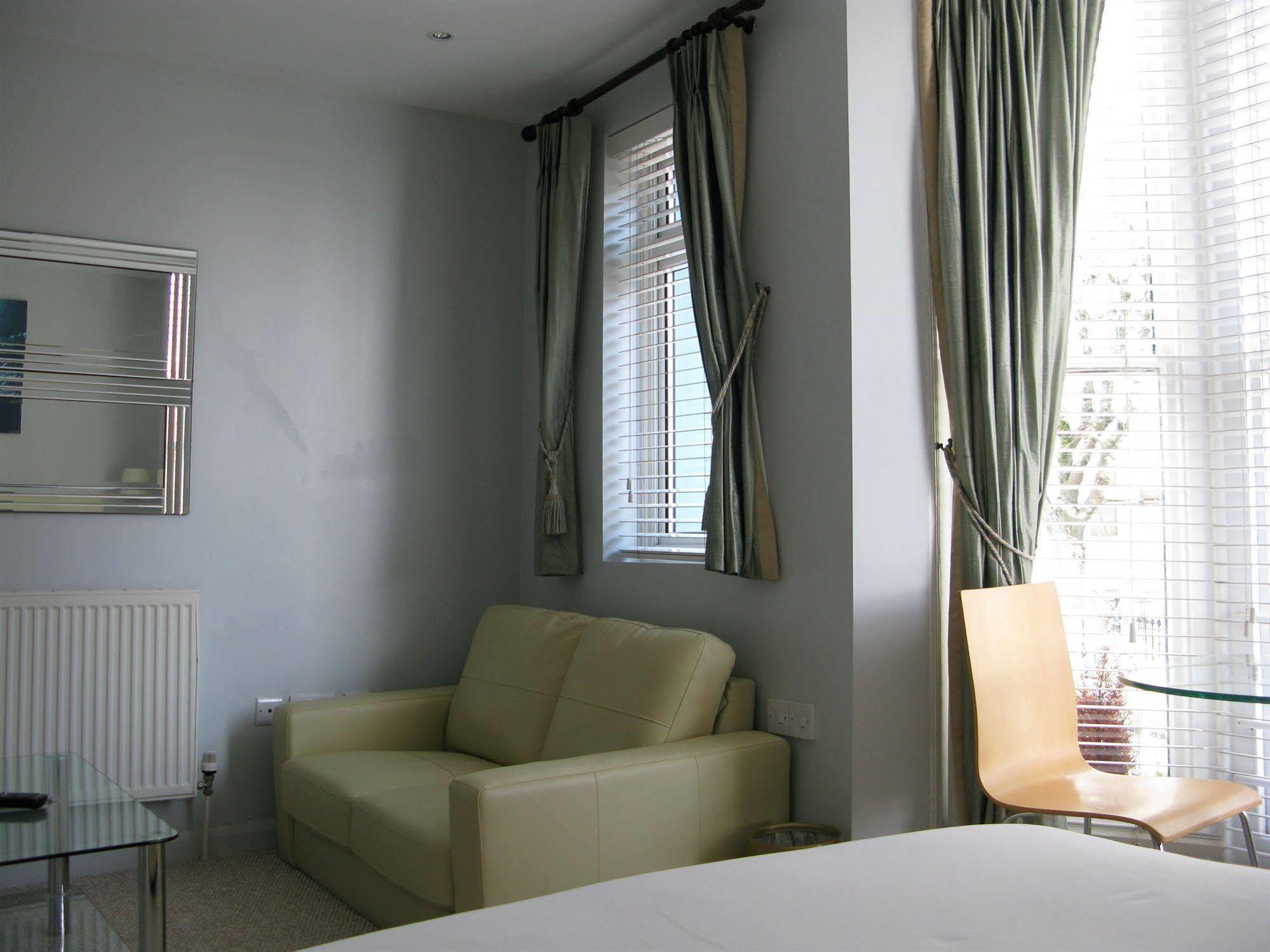 Oyo Lifestyle Hotel Sea Breeze Brighton Exterior foto