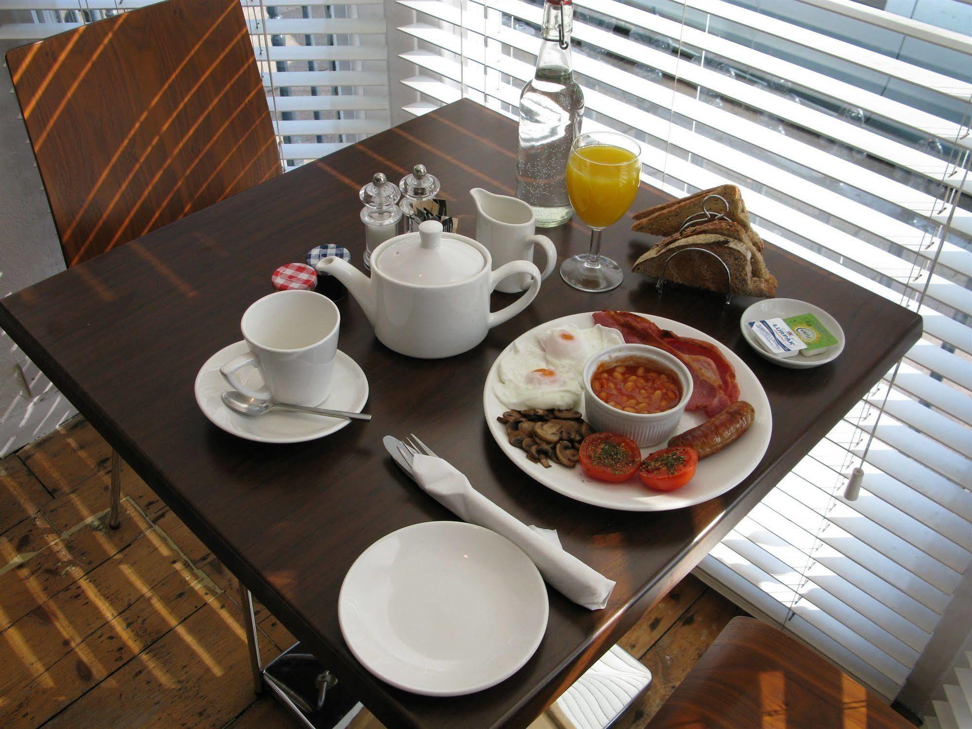 Oyo Lifestyle Hotel Sea Breeze Brighton Exterior foto